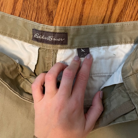 Eddie Bauer Mens khaki shorts - Picture 2 of 2